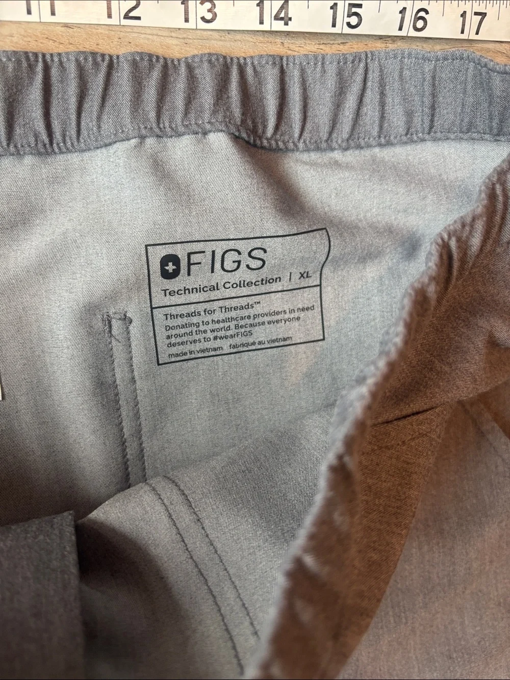 Figs Men's Gray Cargo Scrub Pants with Green Drawstring XL